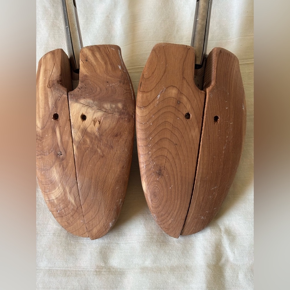 Travel Tree Wooden Shoe Trees with Red Handles # 5 - Picture 5 of 8